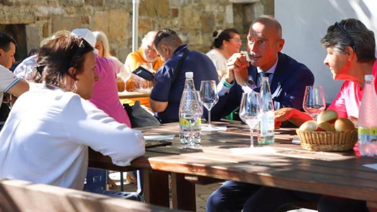 Oranžni grozd prevzela kmetija Primosic