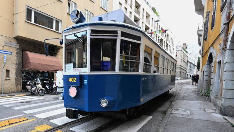 Na tramvaj bo treba še malo počakati