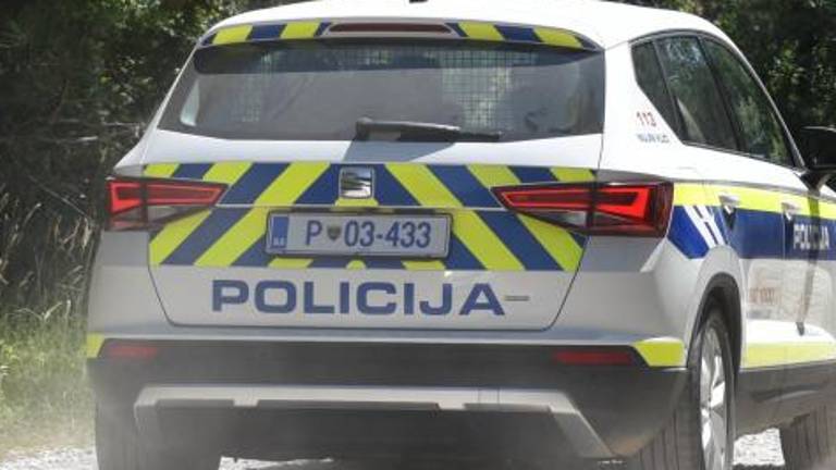 V Portorožu tatovi kradli torbe kopalcem