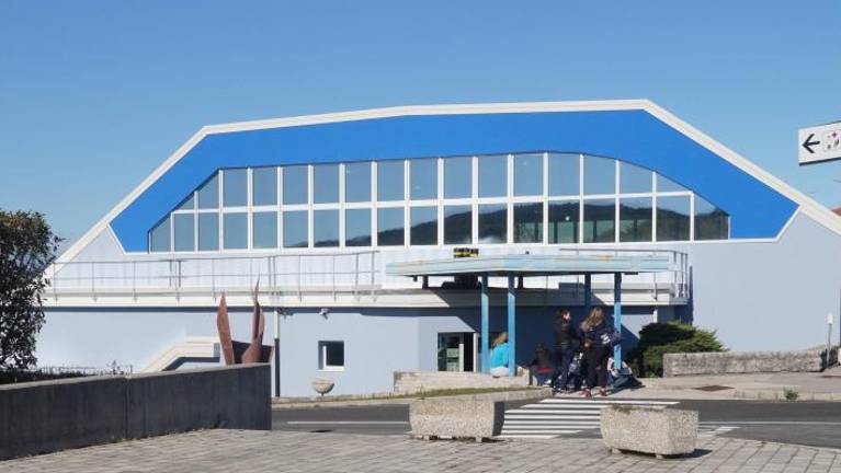 Med tekmo tatovi na delu v slačilnici v Sovodnjah