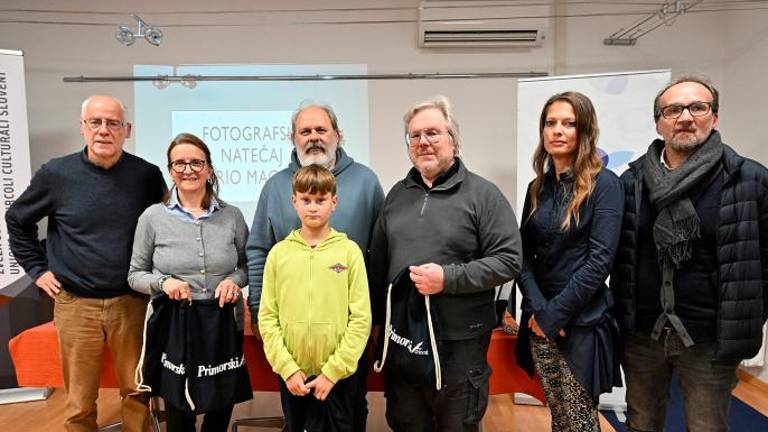 Nagrajena novinarka in stotinke sreče fotografov