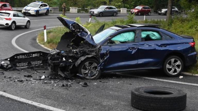 Trčila avtomobil in tovornjak