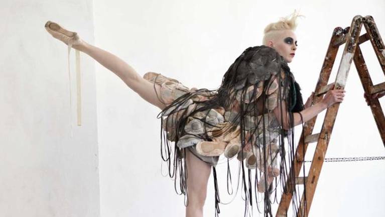 Brezplačni tečaj šivanja in modne obrti za kino in gledališče