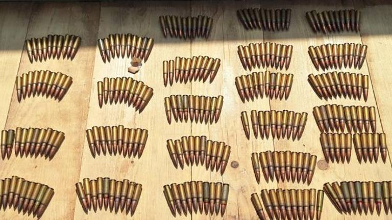 Med hišno preiskavo naleteli tudi na strelno orožje in naboje