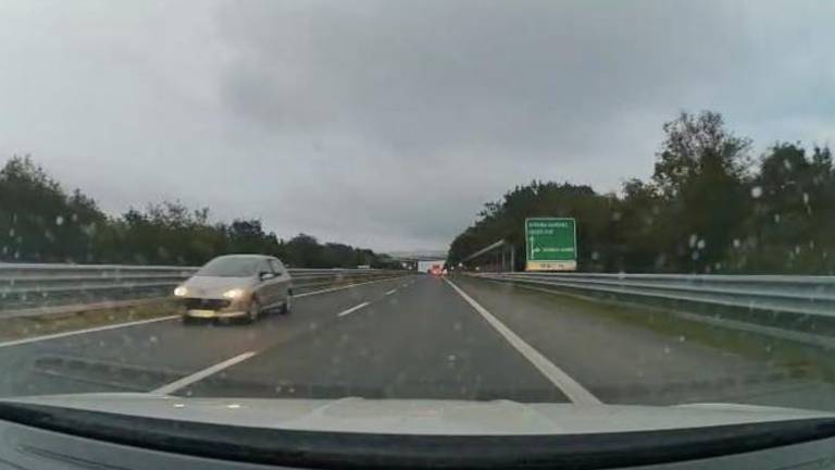 Pri Zgoniku vozil v napačno smer