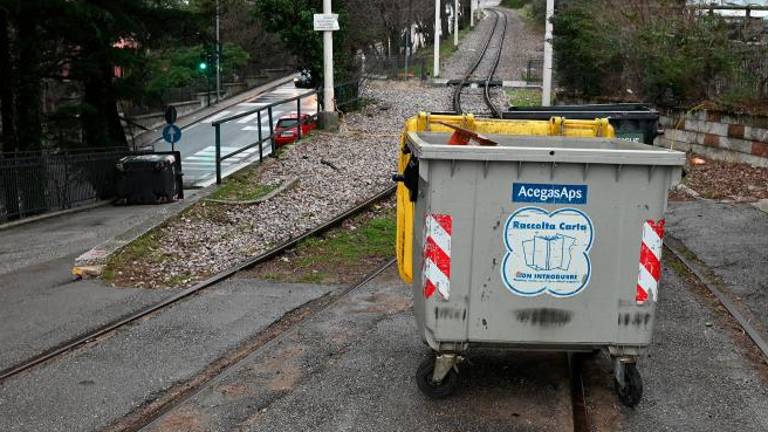 Zelo močna burja povzroča težave