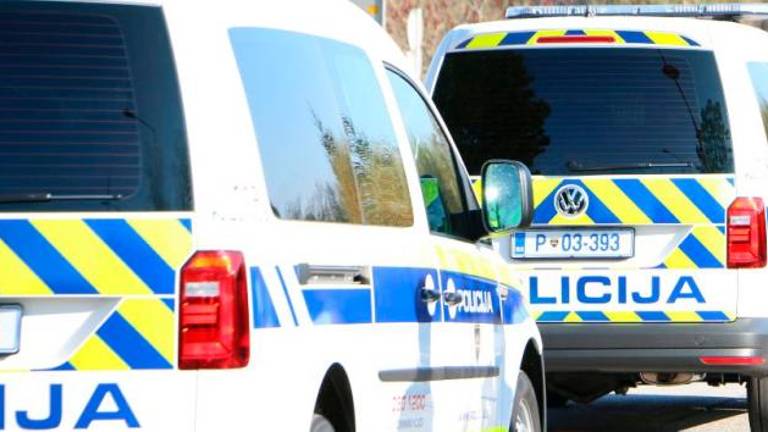 V nesreči s strelnim orožjem umrl 24-letni polcist