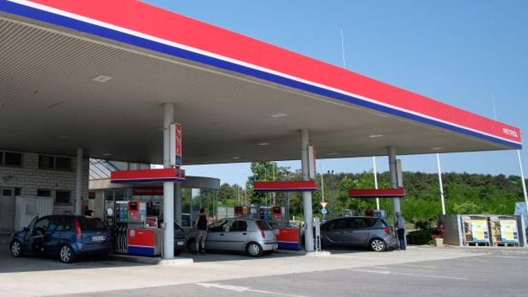 Oropal bencinski servis v Kopru