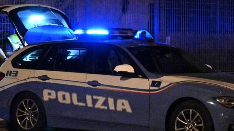 Napadli so ga z nožem in električnim paralizatorjem