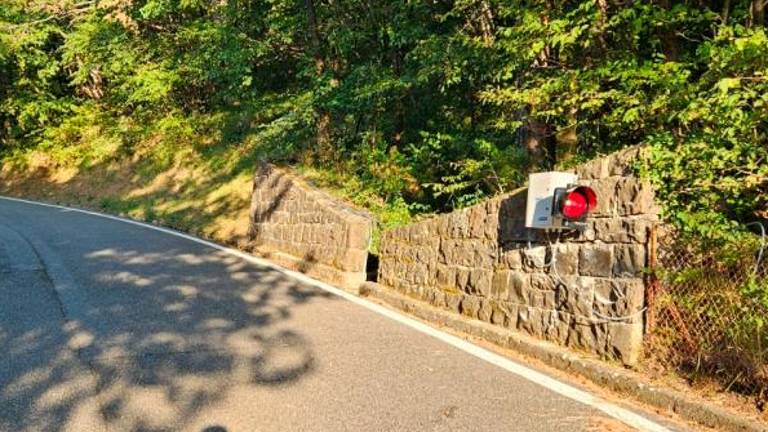 Če se bo zemlja premikala, se bo na semaforju prižgala rdeča luč