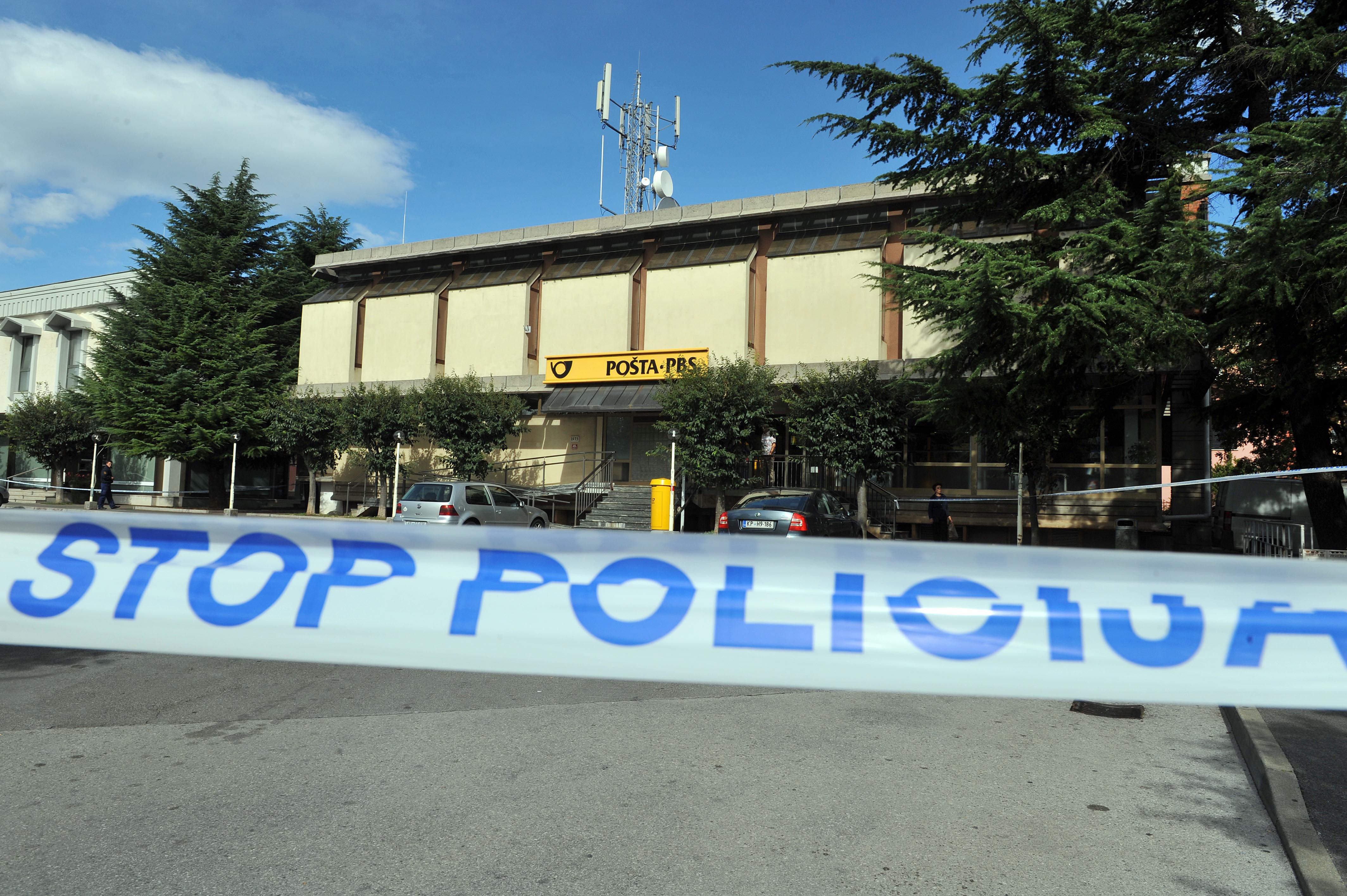 70-letnik je trčil v tri vozila in povozil eno osebo