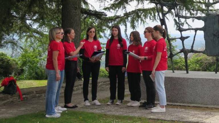 Pohod ob prvem maju povezal Brda