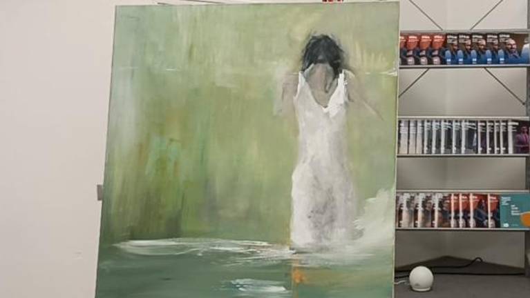 Z dobrodelno dražbo do 2500 evrov proti nasilju nad ženskami