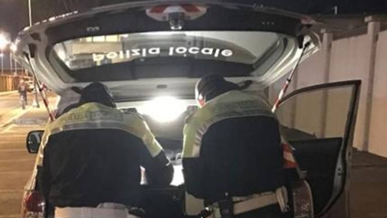 Slana globa štirim frizerjem