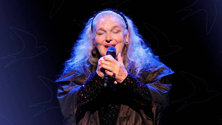 Predsednica Pirc Musar odlikovala pevko Eldo Viler