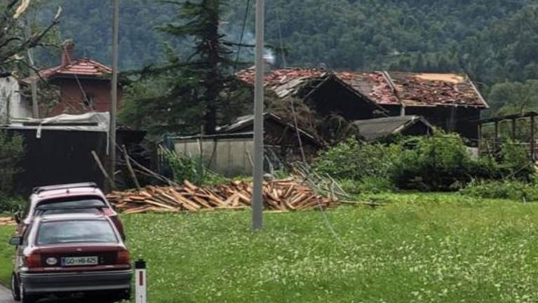 V Čepovanu odkrivalo strehe