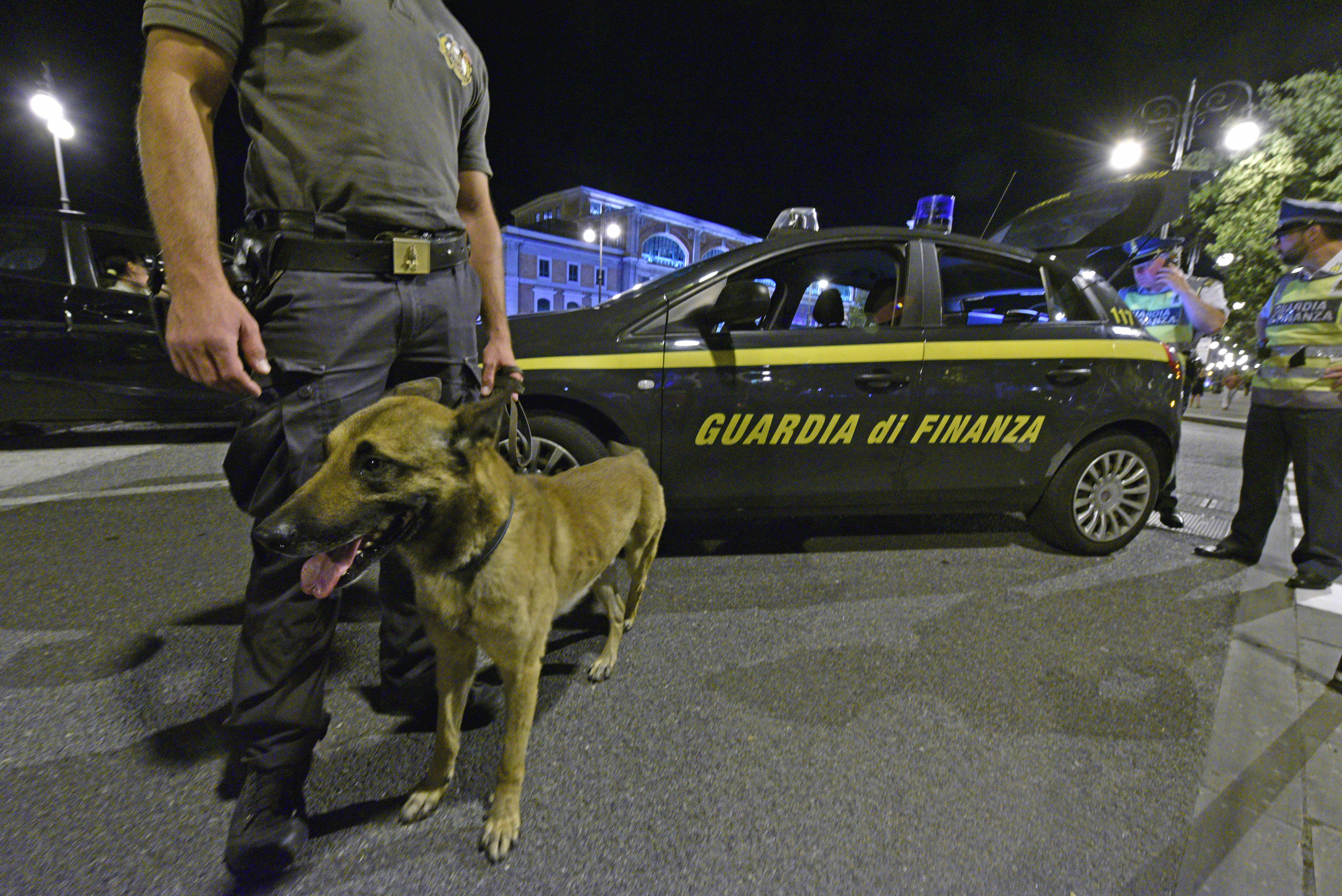 Naleteli so na ilegalno tovarno, ki je lahko proizvajala pet milijonov cigaret dnevno