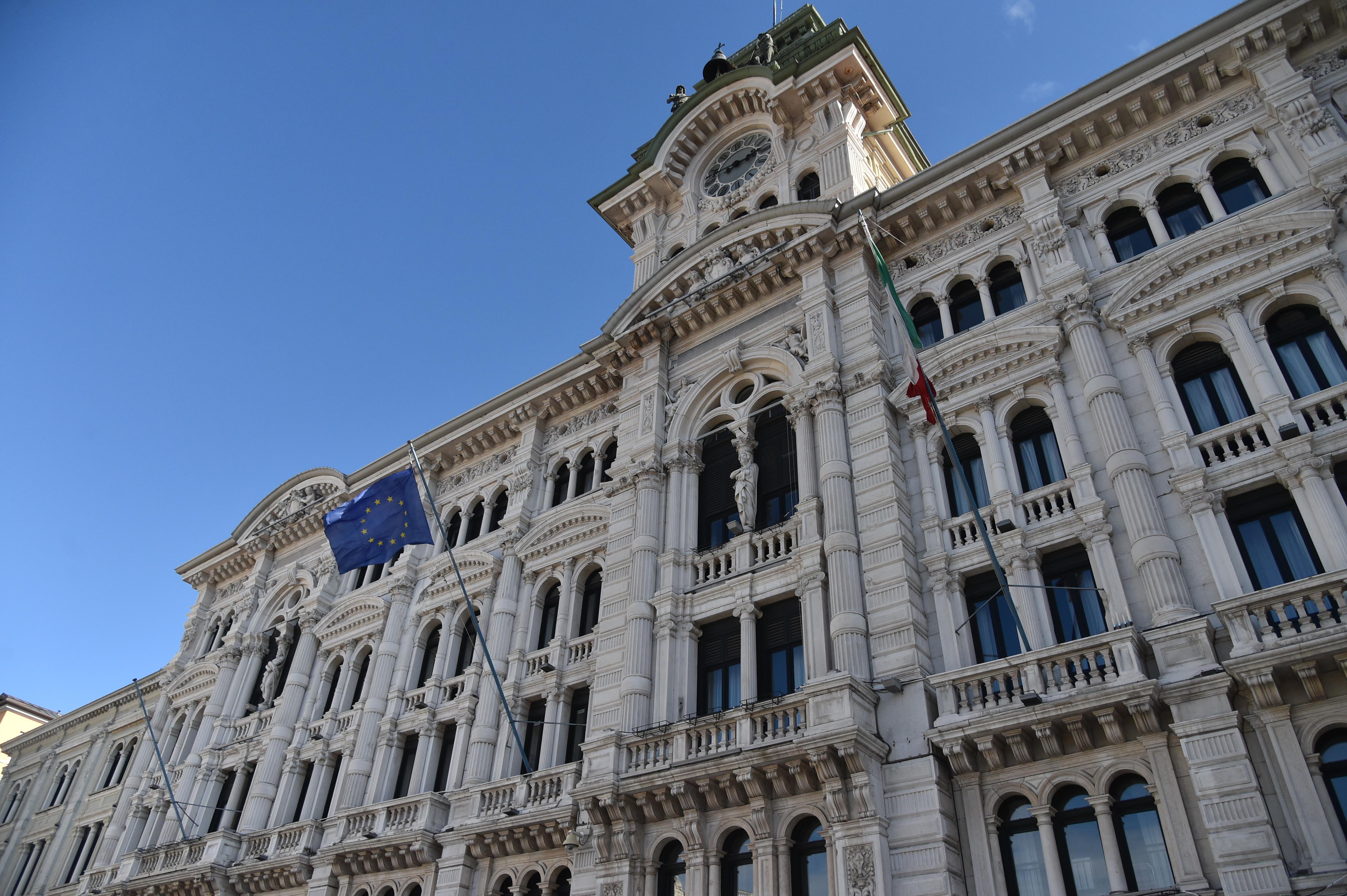 Iščejo dogovor o kandidatu brez primarnih volitev, na mizi tri imena