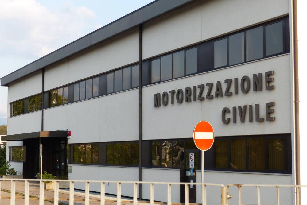 Na izpitu za vozniško dovoljenje s slušalkami