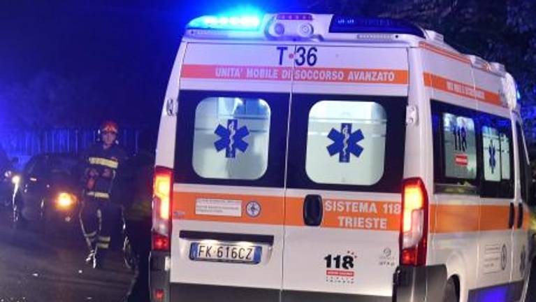 Ponoči v Boljuncu trčila avtomobil in motor