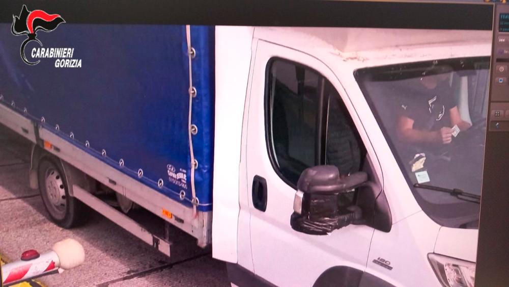 Tržiški karabinjerji razbili kriminalno združbo tihotapcev migrantov