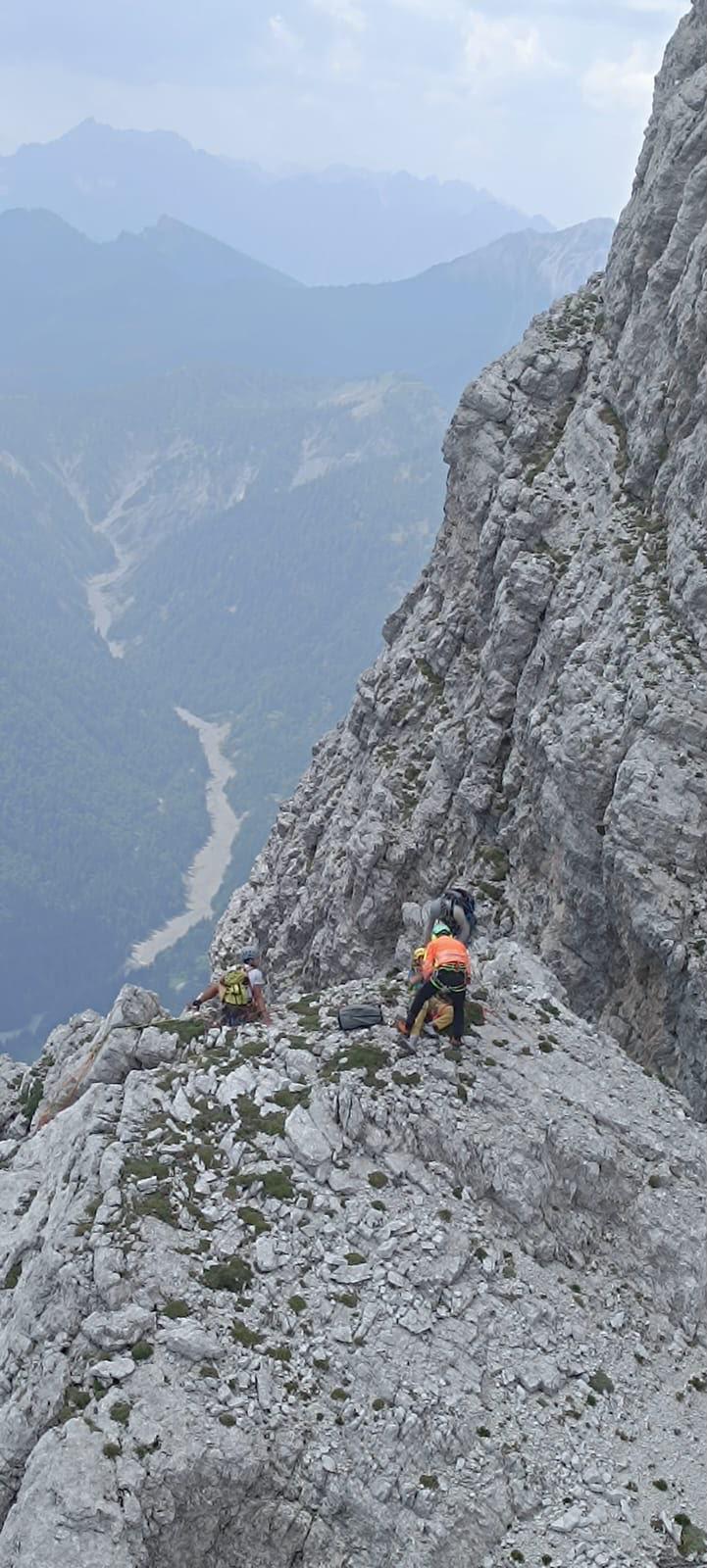 Z višine 2300 so ga rešili s helikopterjem