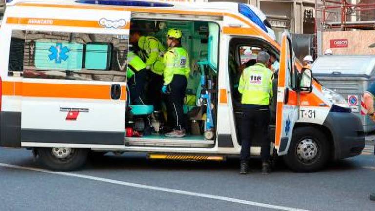 Šest poškodovanih v trčenju med avtomobilom in avtobusom