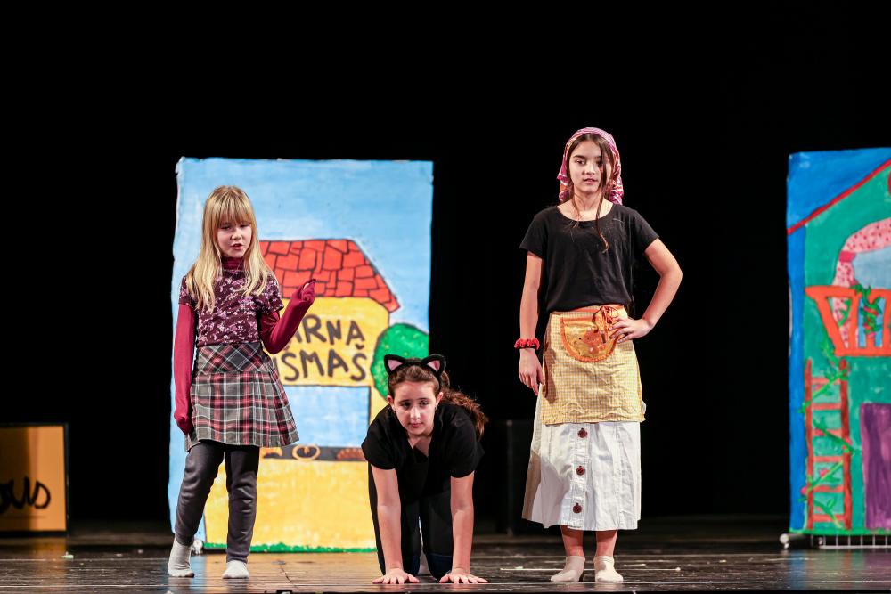 Otroci so se predstavili na gledališkem odru