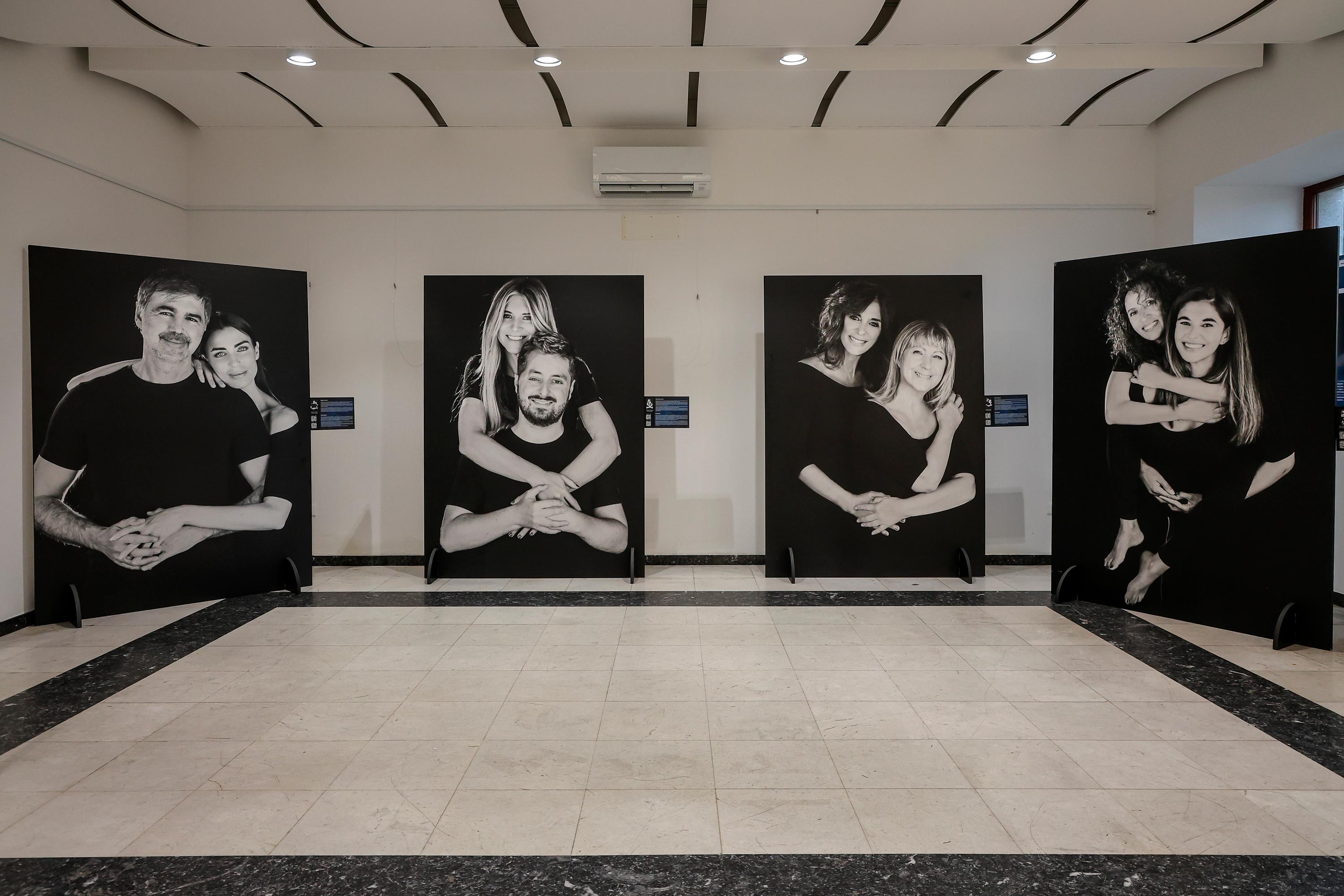 Enaindvajset ženskih portretov proti nasilju in bolezni