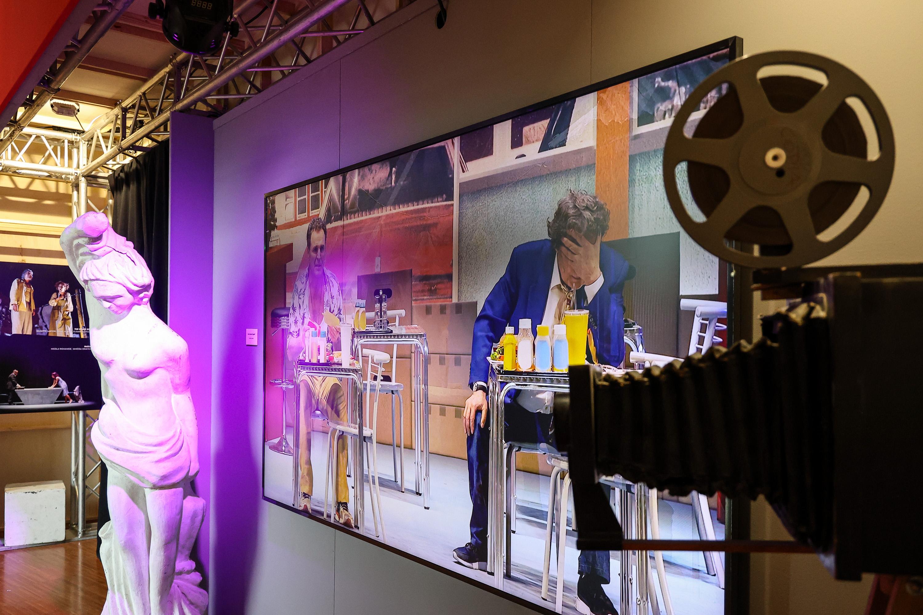 Gledališče Contrada praznuje Abrahama