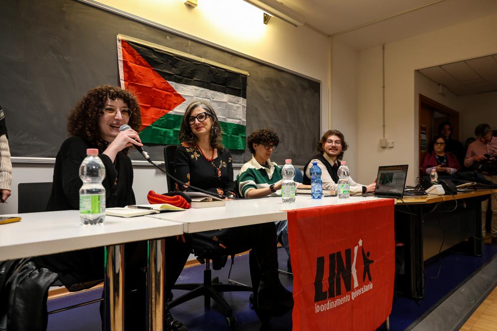 Za Francesco Albanese stoječe ovacije in tri polne predavalnice