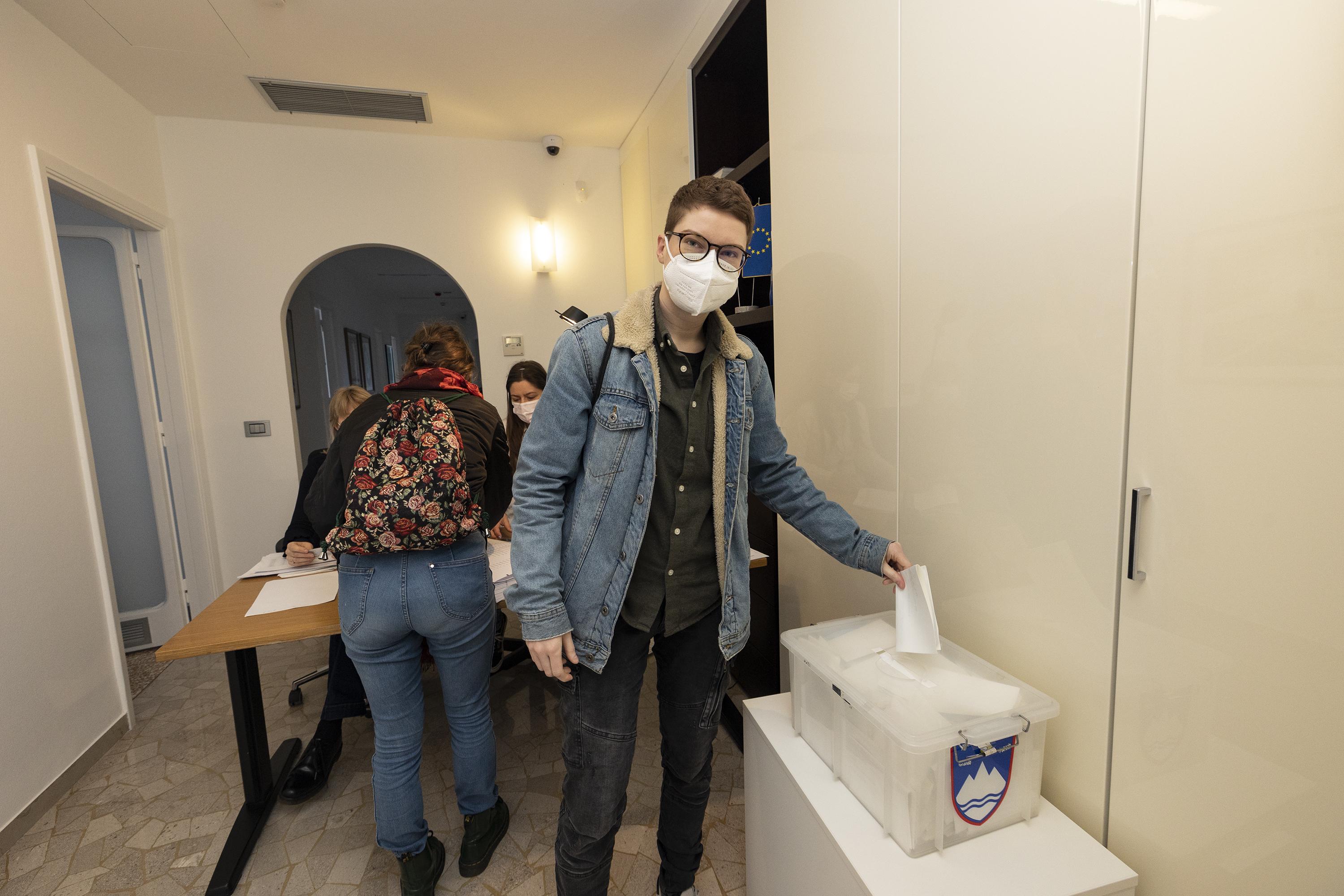 V nedeljo v Sloveniji štirje referendumi