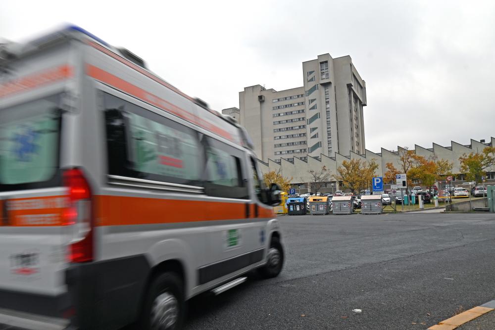 Na Drevoredu Campi Elisi trčila skuter in avtomobil