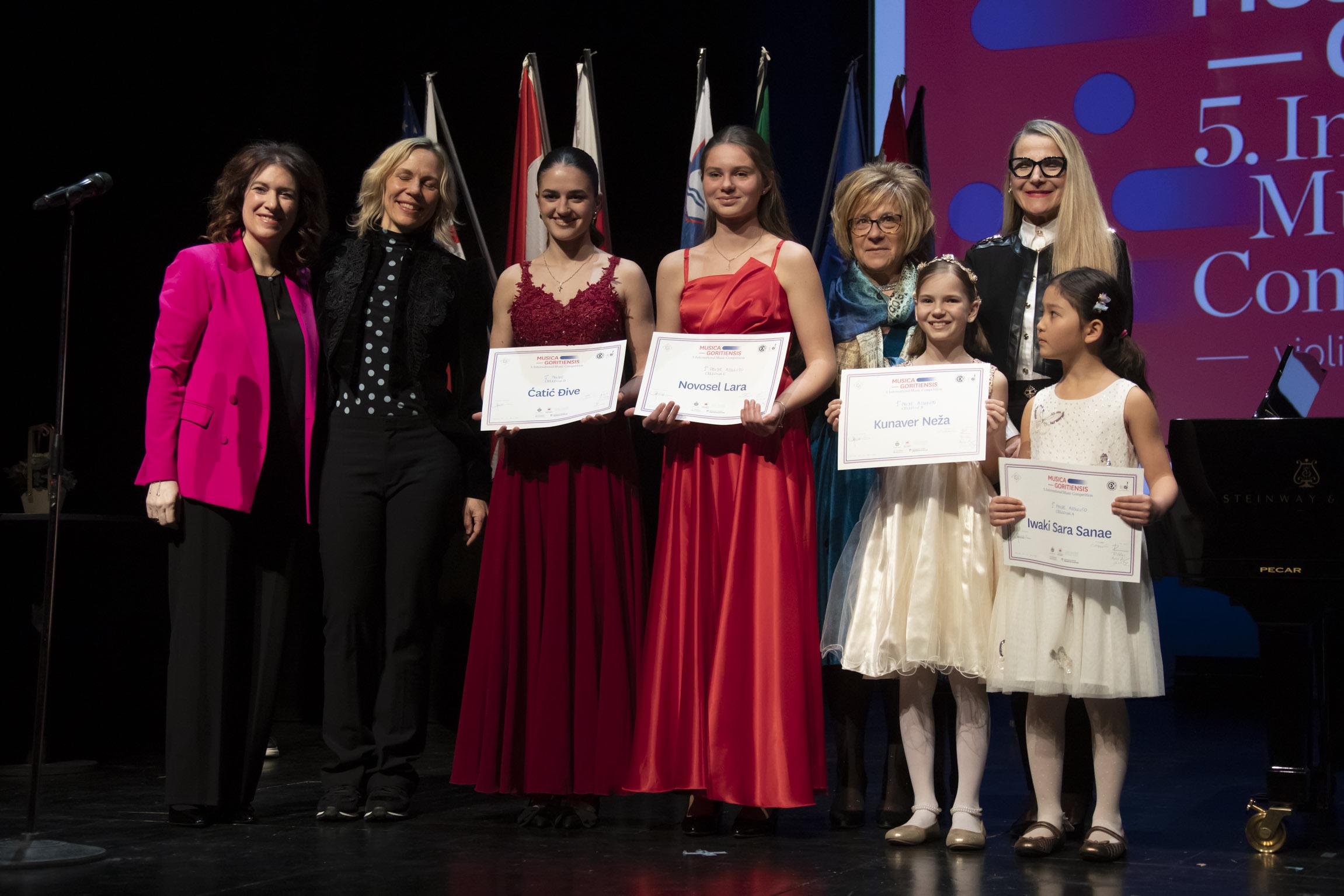 Glasbeno tekmovanje s prazničnim predznakom