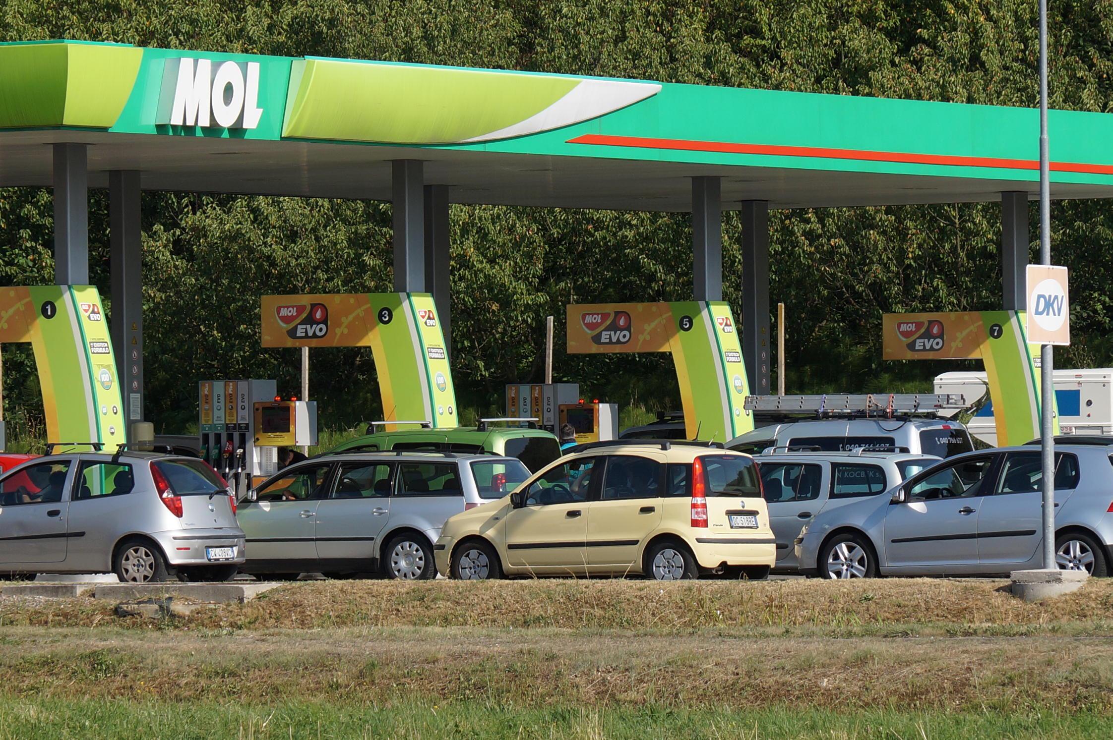 Dizel in kurilno olje cenejša, bencin dražji