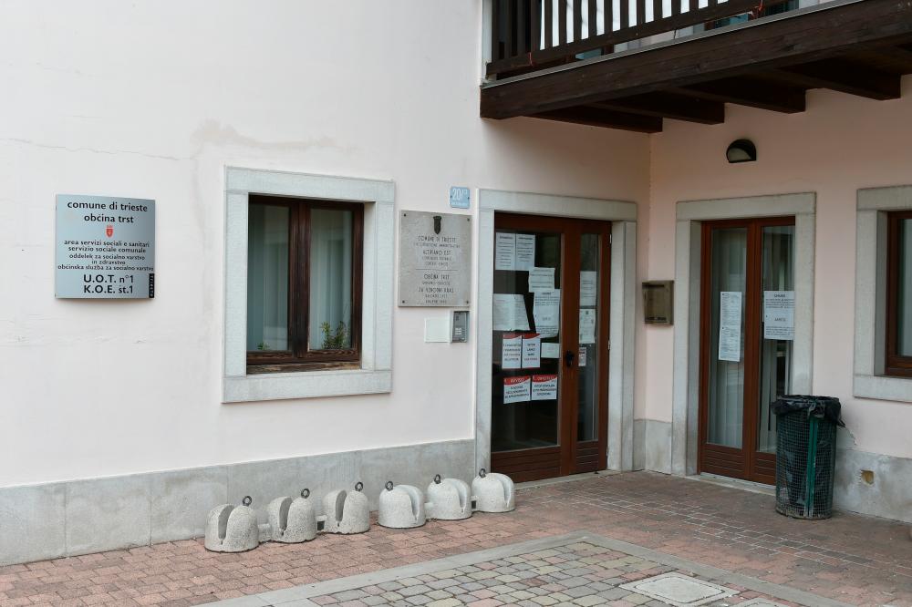 Rajonski sveti ostajajo brez prevajalca