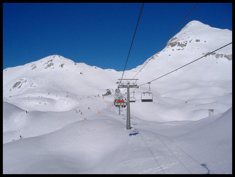 V Piancavallu padel s sedežnice in se hudo poškodoval