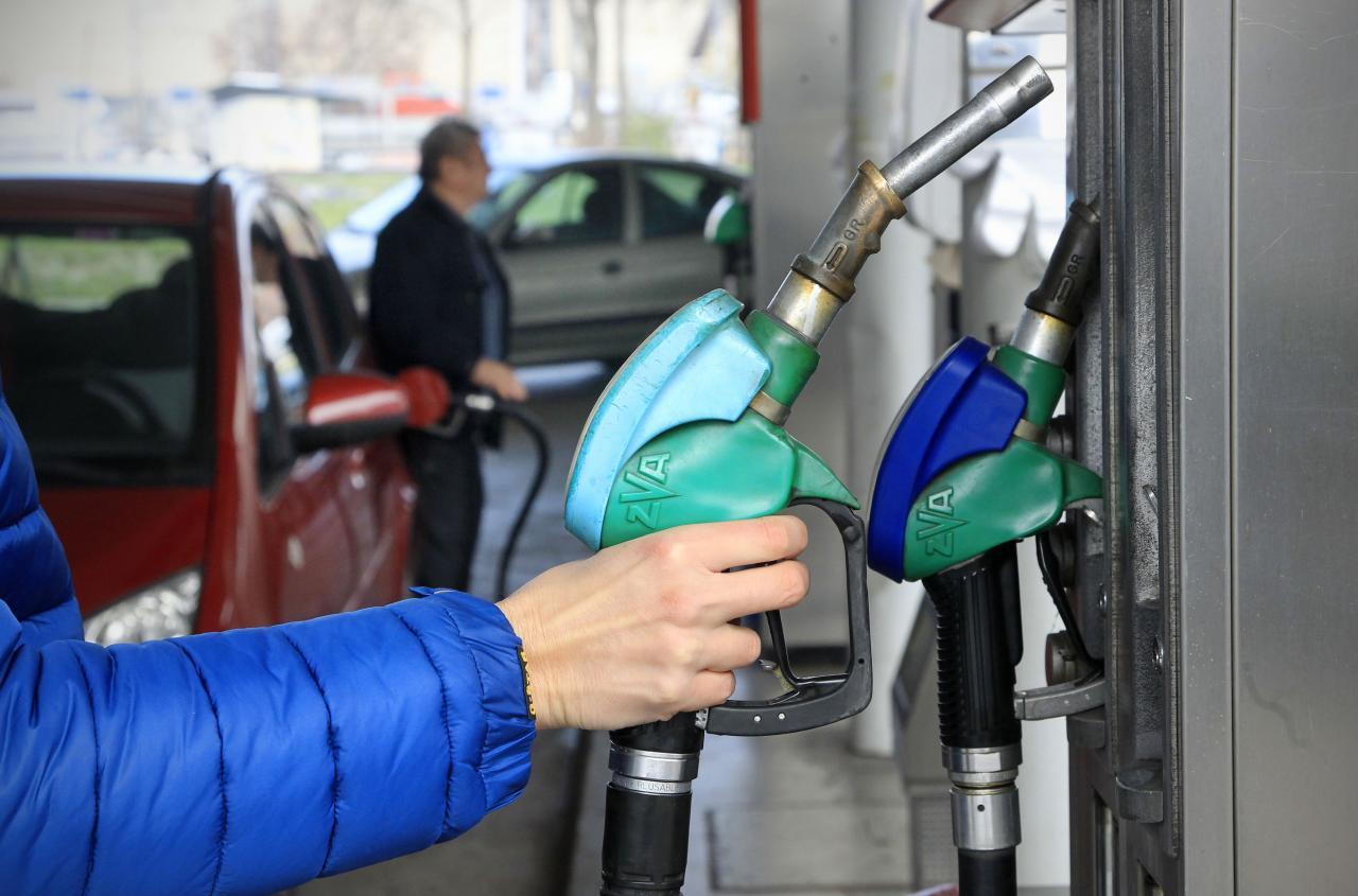 V Sloveniji opolnoči pocenitev pogonskih goriv