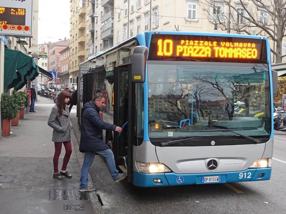 Na mestnem avtobusu št. 10 nov napad na voznika