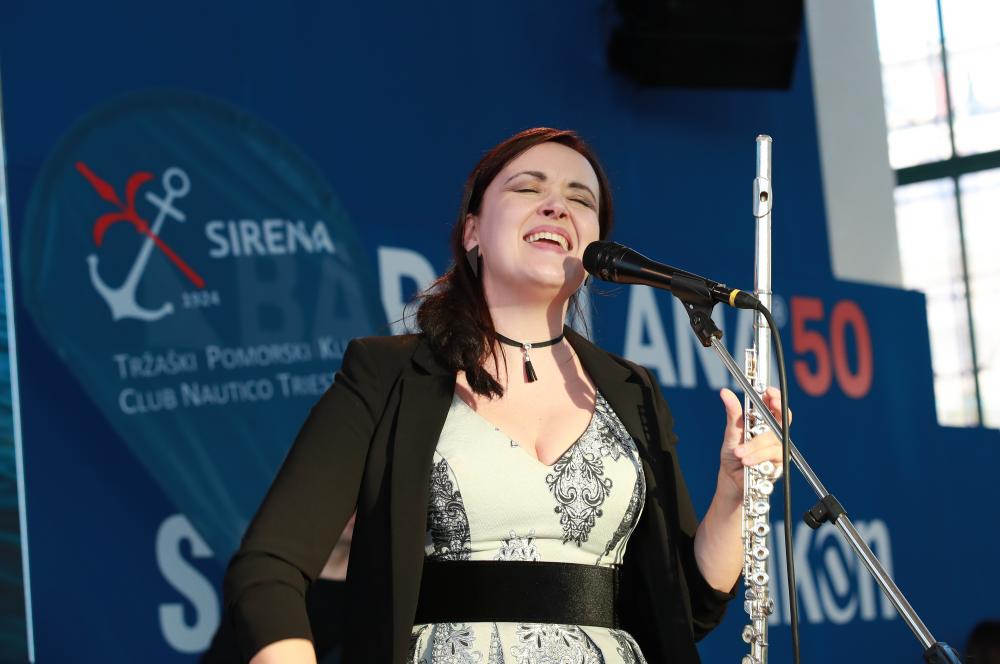 Tinkara Kovač na novi poti sodelovanj