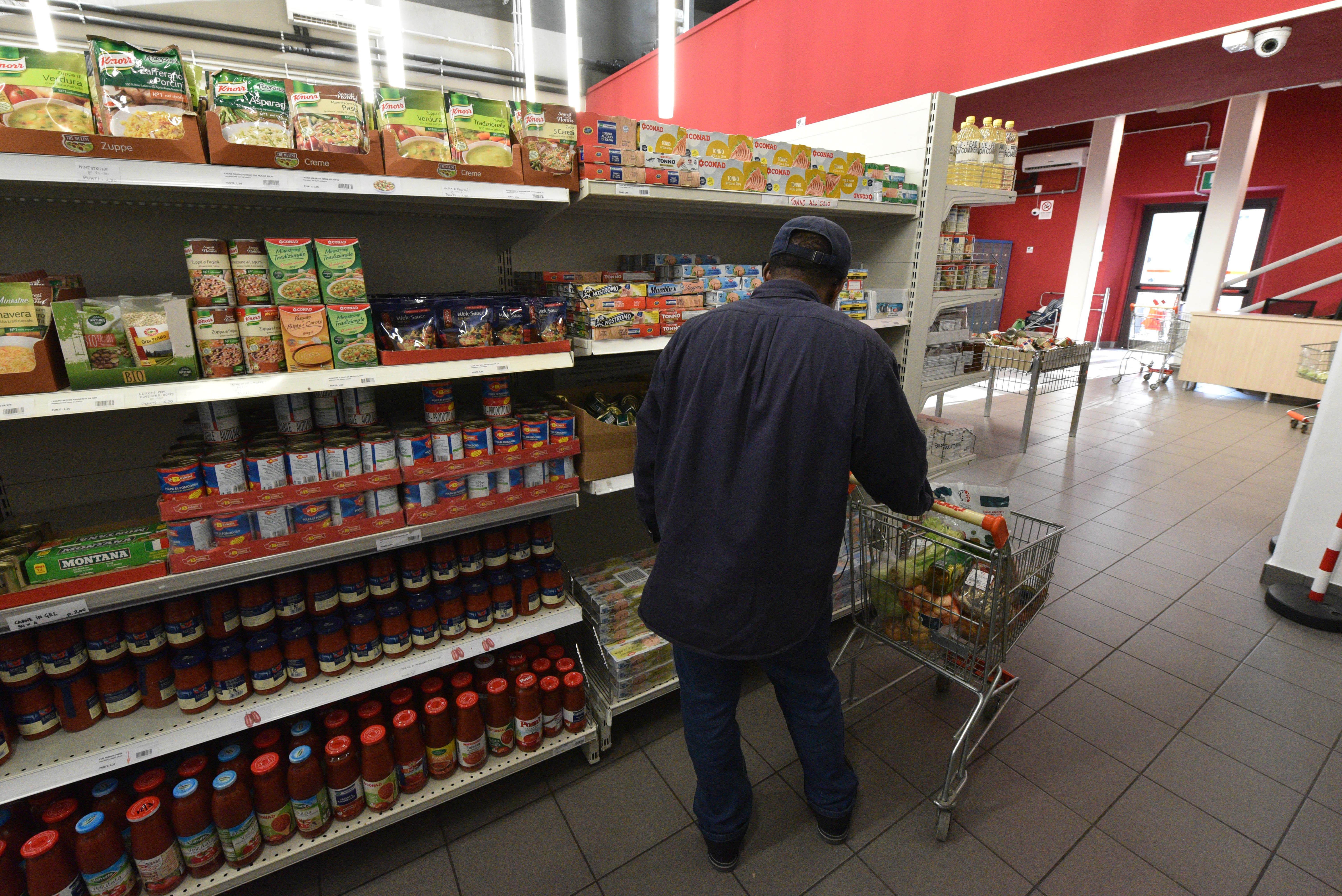 Skoraj vsak deseti prebivalec Italije pod pragom revščine