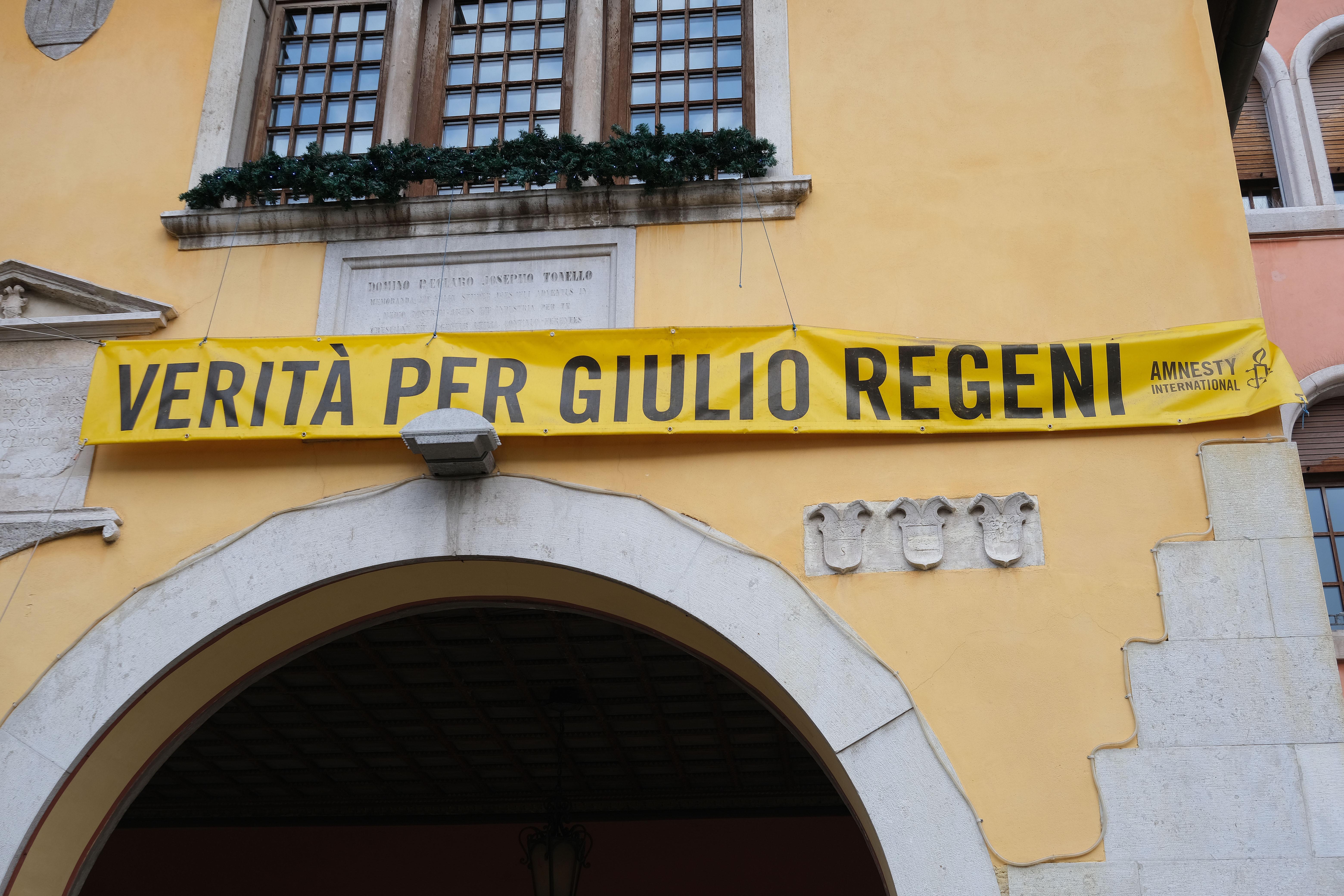 Drevi razprodano odprtje, jutri projekcija dokumentarca o Regeniju