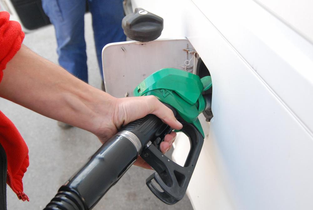V Sloveniji se bosta bencin in dizel podražila