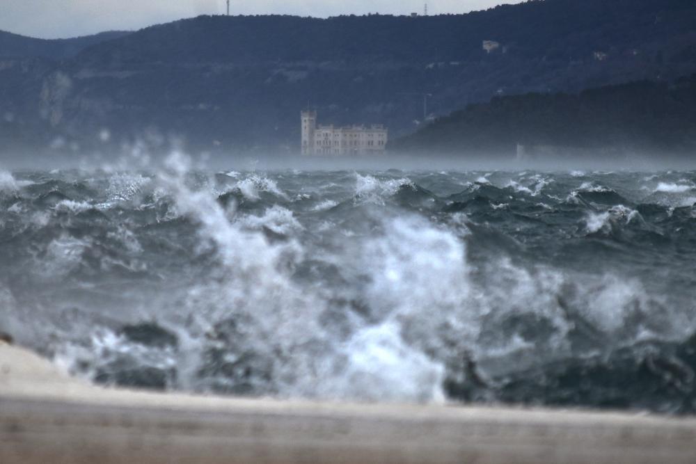 Na Tržaškem razsaja močna burja
