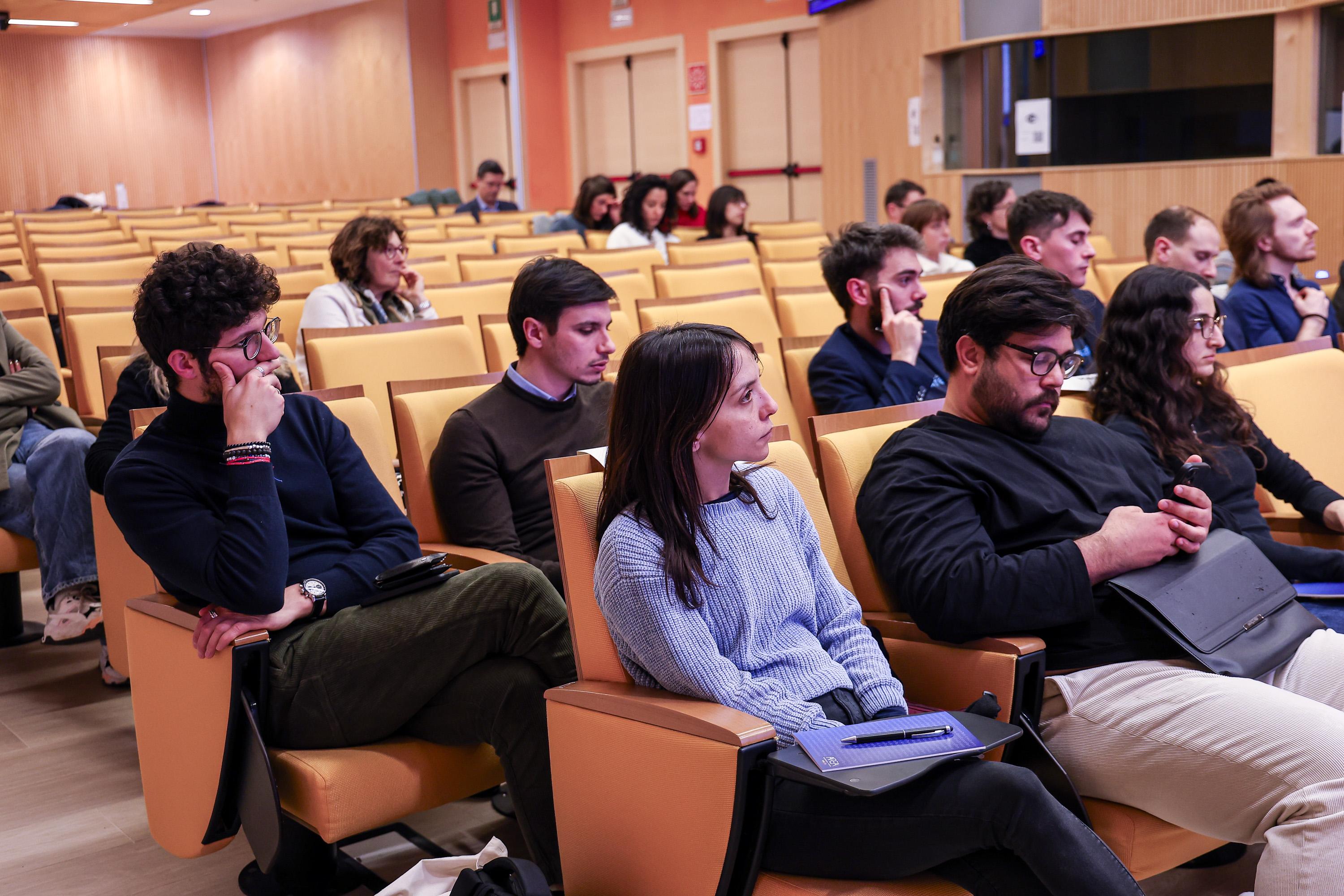 Mladi upi se veselijo navezovanja mednarodnih stikov