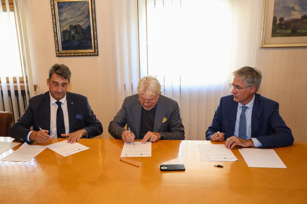 Obnovili sporazum v podporo storitvenim podjetjem