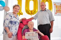 Primorski je dobro čitan v sežanskem domu upokojencev, kjer je 100. rojstni dan v dobri družbi praznovala Anica Tasič ki je že desetletje stanovalka tukajšnjega doma. <i>(Olga Knez)</i>