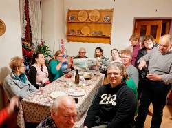 Zvesti bralec Primorskega, se veseli čestitke devetdesetega rojstnega dne. Skupnost Piščanci Lajnarji .<i>(Andrej Piščanc)</i>