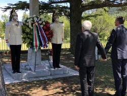 Sergio Mattarella in Borut Pahor pred spomenikom bazoviškim junakom (ARHIV)