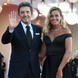 Predsednik Beneškega bienala Pietrangelo Buttafuoco in dirigentka Beatrice Venezi (Ansa)